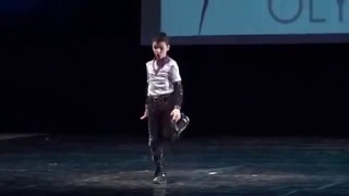 Танец в стиле робота