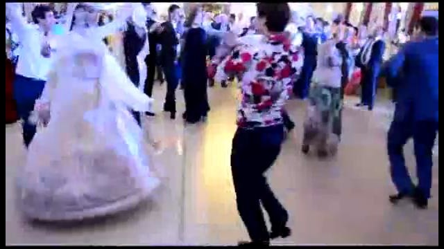 Танцор с Дагестана зажигает отдуши – Гебек Мирзаханов ( лезгинка 2014 )