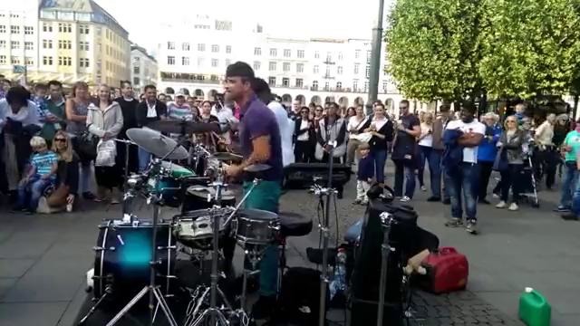 Hamburg Street Drummer (Oded Kafri)