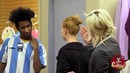 Смешной розыгрыш с губной помадой