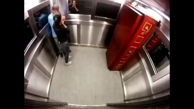 Очередной розыгрыш в лифте