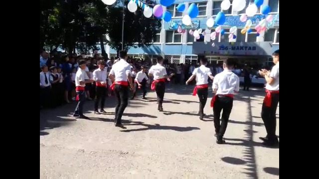 256 школа танцует лезгинку