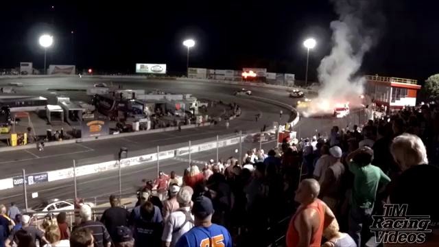 Гонщика NASCAR Майка Джонса спас его собственный отец