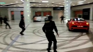 Безумная гонка мажора на Ferrari по торговому центру в Москве