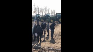 Испытание тракторов компании Джон Диер в Пахтакорском районе