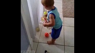 Ребенок и шары