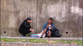Бездомный продавец чипсов (социальный эксперимент)