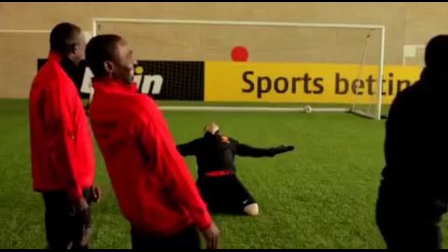 Manchester uniteds Blindfolded Goal Challenge Chicha vs Rooney vs Welbek