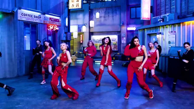 EVERGLOW (에버글로우) – ‘La Di Da’ Official MV