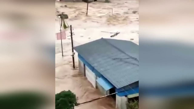 Китай наводнение 60 лет такого не было Города под водой