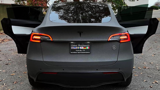 2022 Tesla Model Y – interior and Exterior Details (High-Tech SUV)