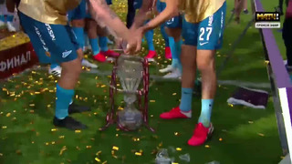 Футболисты «Зенита» разбили трофей Кубка России во время празднования победы