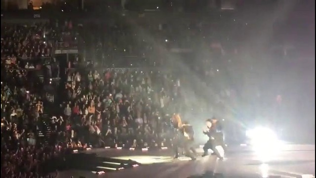 Selena Gomez – Hands To Myself Live at Revival Tour