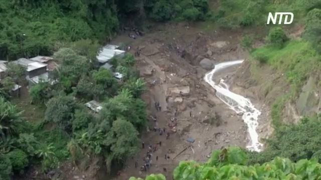 Погибли люди: в столице Гватемалы наводнением снесло дома