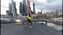 Жители Москвы соорудили гигантский самолетик