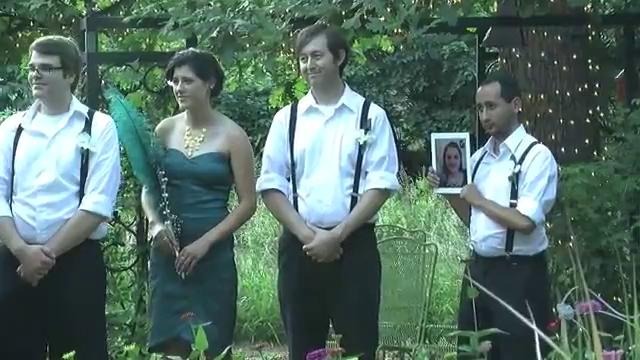Подружка невесты «пришла» на свадьбу с помощью iPad