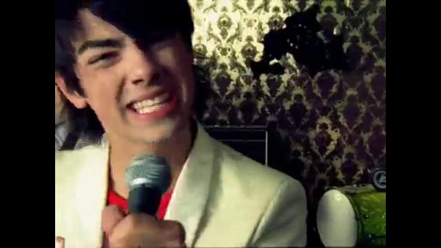 Jonas Brothers – Hold On