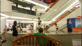 Прикольный фонтан в Micke mall, Паттайя
