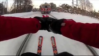 Идиот на лыжах и электричка
