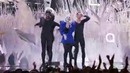 Lady Gaga- Applause Live MTV Video Music Awards 2013