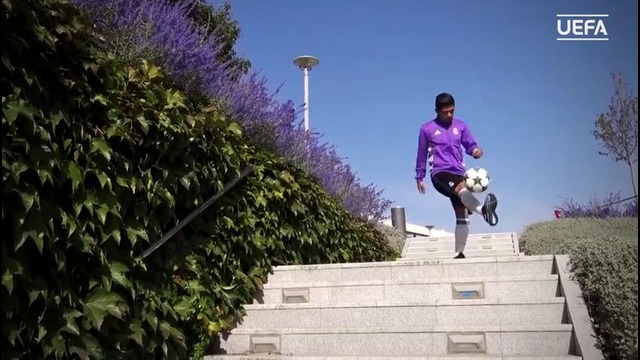 Roberto Carlos and Guti join Real Madrid for skills challenge