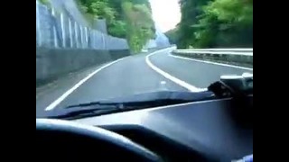 Безумный заезд в Японии на Mercedes E500 W124