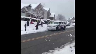 Снежная засада на полицейских