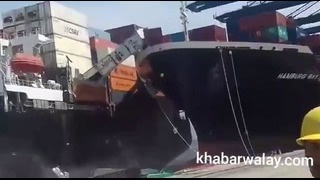 Столкновение двух контейнеровозов