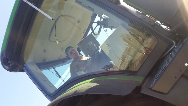 Испытание тракторов компании Джон Диер