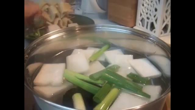 Korean Food: Fried Fish Cake Soup (Eomuk Guk =어묵국)