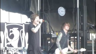 Asking Alexandria – I Won’t Give In (LIVE! Vans Warped Tour 2015!)