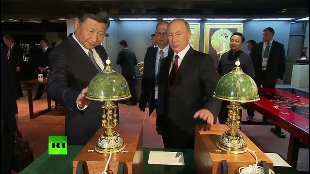 Владимир Путин и Си Цзиньпин обменялись подарками