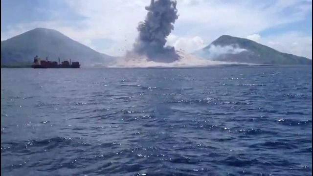 Взрыв вулкана, Папуа-Новая Гвинея (HD)