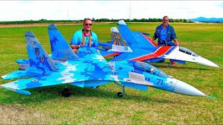 Гигантские радиоуправляемые модели истребителей Су-27