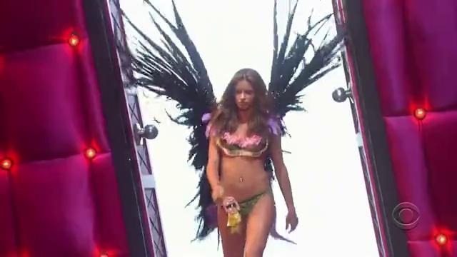 Adriana Lima – Victoria’s Secret Runway Compilation HD