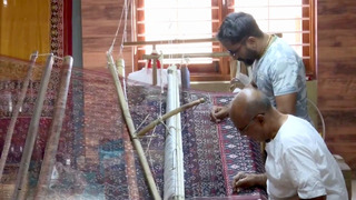 Индийские ткачи создают сари по технологии, которой почти 1000 лет