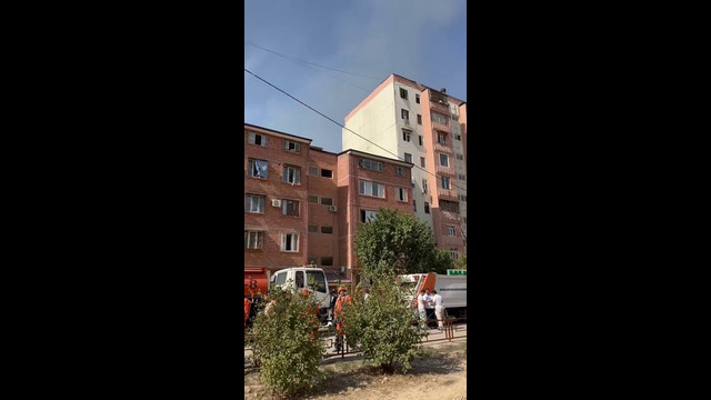 В домах у таможенного склада выбило окна во время взрыва в Ташкенте