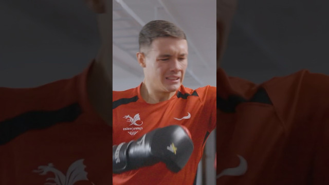 Most full extension punches wearing boxing gloves in one minute 🥊 298 by Ioan Croft