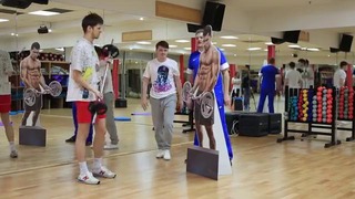 Парни пробуют фитнес (feat. Таня Рыбакова)