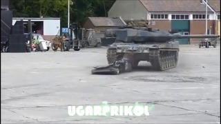 Уничтожение автомобилей танками и прессом