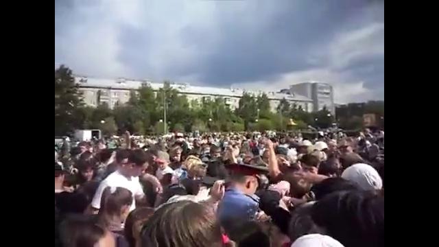 Давка за бесплатным мороженым в Тюмени