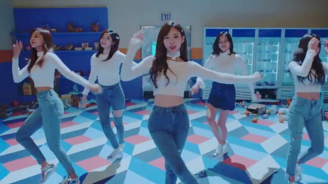 TWICETwiceHeart Shaker