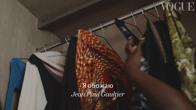 Модель Даки Тот показывает Аккру | Vogue Россия