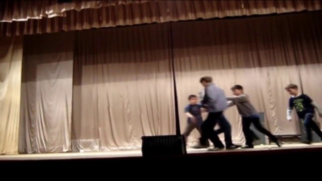 Отрывки из спектакля "Звёздный мальчик" 2013 год