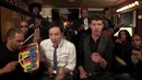 Джимми Феллон, Робин Тик и The Roots играют на чем попало