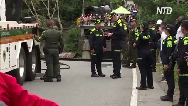 Не обошлось без жертв: мост в Колумбии обрушился прямо с автомобилями