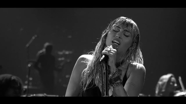 Miley Cyrus – Slide Away (2019 MTV VMAs)