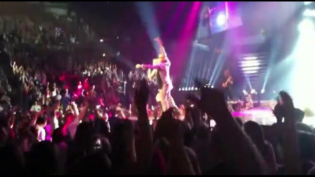 Taylor Swift and T.I. sing live your life! (WHOLE SONG)
