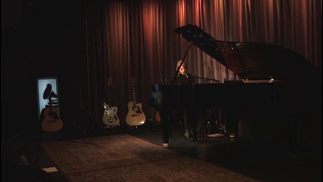 Taylor Swift Performs «Out Of The Woods» at GRAMMY Museum