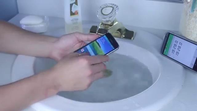 Samsung Galaxy S5 Water Test – Is It Actually Waterproof